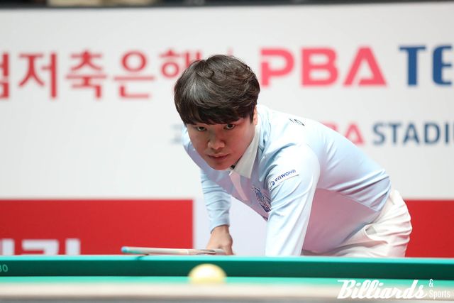 5세트 승리로 분위기 반전을 시도한 강민구(우리금융캐피탈)