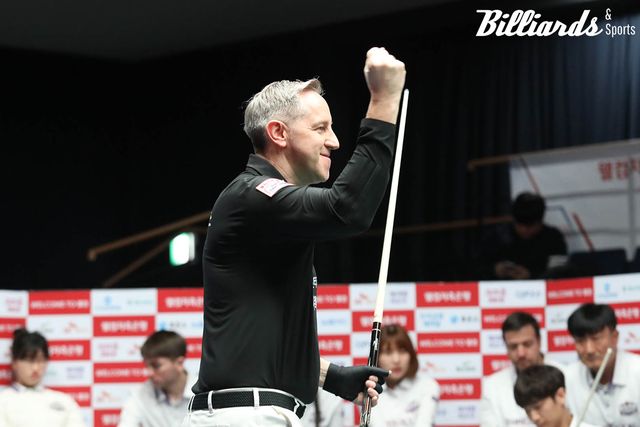 5세트 승리로 포스트시즌 파이널 직행을 확정한 에디 레펀스.