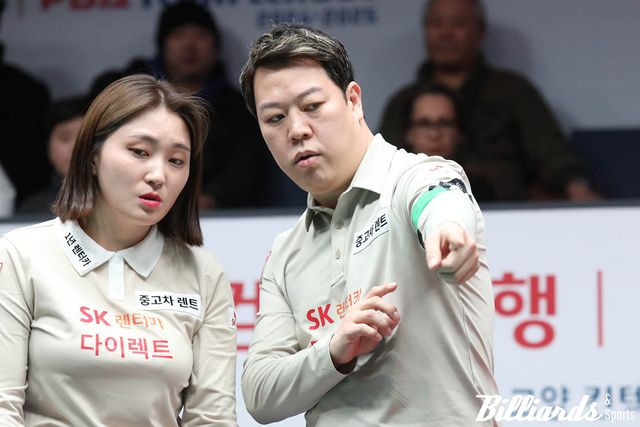 벤치타임아웃을 부르고 강지은에게 조언하고 있는 강동궁.