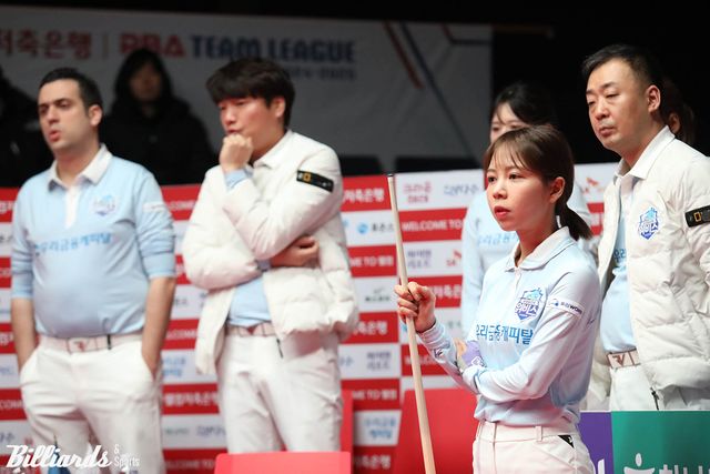 스롱 피아비(캄보디아) 대신 2세트와 6세트에 오더를 받은 김민영(우리금융캐피탈).