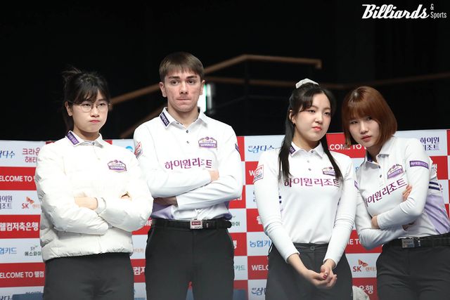 하이원리조트의 10대와 20대 선수들. 왼쪽부터 이미래, 부라크 하샤시(튀르키예), 전지우, 용현지.