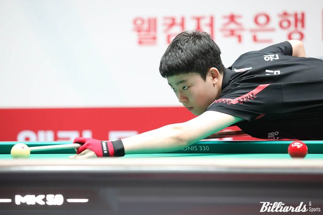 3세트에서 륏피 체네트(튀르키예)를 꺾은 웰컴저축은행 김영원.