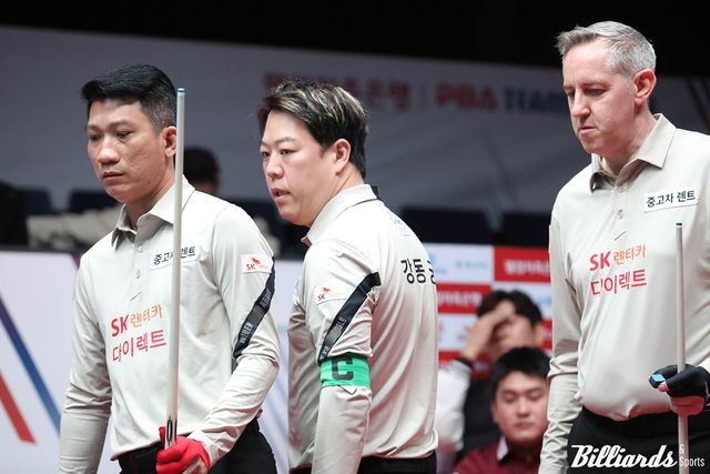 SK렌터카의 주장 강동궁(가운데)과 응오딘나이(왼쪽), 에디 레펀스(오른쪽).