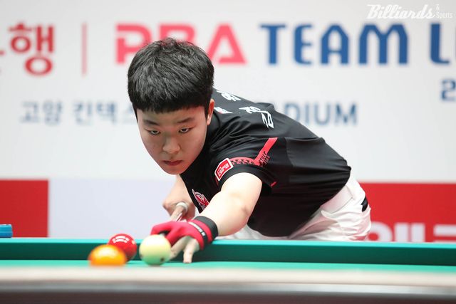 김영원은 5라운드에서 웰컴저축은행의 3세트 남자단식에 8차례 나와 4승 4패를 기록했다.