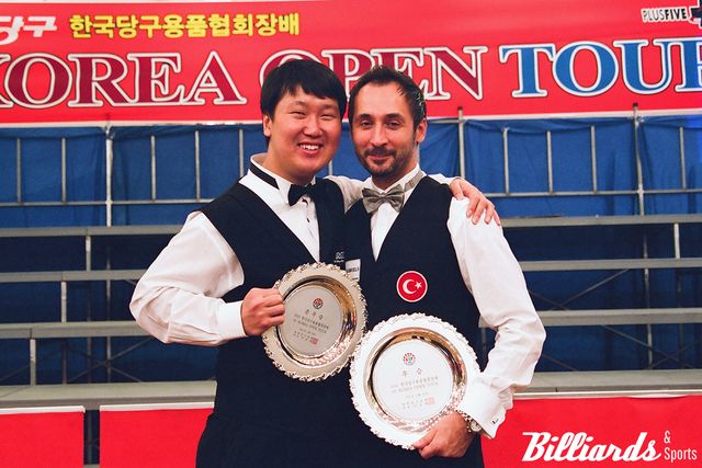 메인 토너먼트에서 우승을 차지한 세미 사이그너(오른쪽)와 준우승자 김경률(왼쪽)