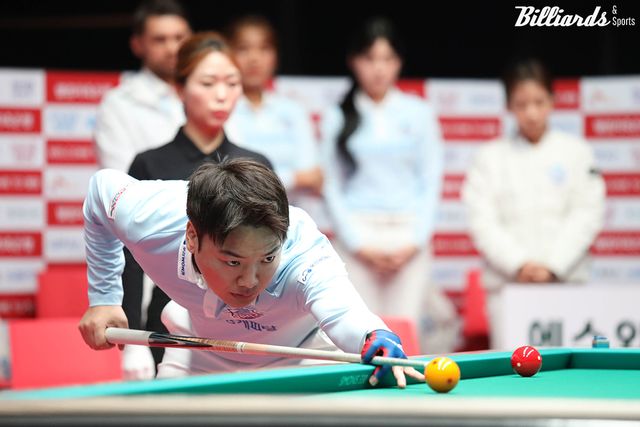 1세트 남자복식전 승리를 견인한 우리금융캐피탈 강민구.