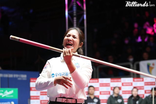 이번 시즌 팀리그 4라운드 6세트에서 김가영에 승리한 후 포효하는 스롱.