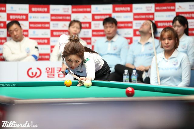 김가영은 스롱에게 2차전까지 6세트 연패를 당한 뒤 전날 3차전에서 승리를 거뒀고, 4차전에서는 복식전에서 7점을 치며 활약했다.