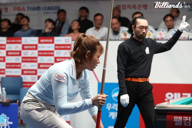 2세트 여자복식에서 스롱은 끝내기 하이런 7점을 터트리면서 우리금융캐피탈이 세트스코어 2-0으로 앞섰다.