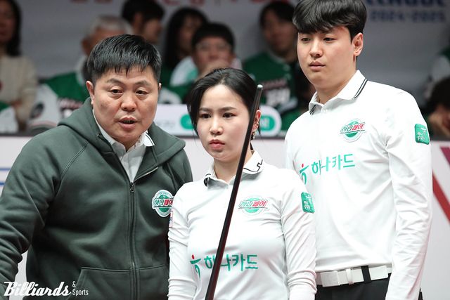 하나카드가 지난 3차전 승리 오더로 4차전에서 다시 승부를 본다. 사진은 하나카드 주장 김병호와 김진아, 신정주(왼쪽부터). &nbsp;사진=이용휘 기자