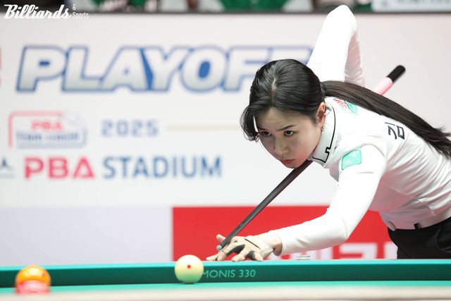 하나카드가 벼랑 끝에서 살아난 여풍의 힘입어 플레이오프 3차전을 4-2로 승리, 2패 뒤 1승을 거두며 4차전으로 승부를 이어갔다. 사진은 이날 3차전 2세트에서 활약한 하나카드 김진아.&nbsp; 사진=고양/이용휘 기자