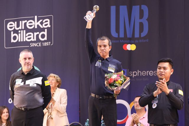 쩐뀌엣찌엔은 베겔 당구월드컵에서 프레데리크 쿠드롱(벨기에)을 결승에서 꺾고 시즌 2승을 달성했다. 사진 왼쪽부터 준우승 쿠드롱, 우승 쩐뀌엣찌엔, 공동 3위 응우옌쩐타인뚜.