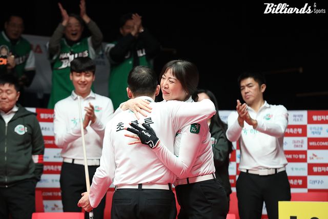 하나카드는 세트스코어 1-2에서 무라트 나지 초클루-사카이 아야코가 승리를 거두면서 2-2 동점을 만들었다.&nbsp;