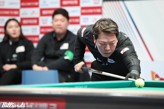 SK렌터카가 포스트시즌 첫 우승 마지막 관문에서 우리금융캐피탈과 대결한다. 25일 오후 3시에 열리는 파이널 1차전에서 두 팀의 챔피언결정전이 막을 올린다.&nbsp; 사진=이용휘 기자