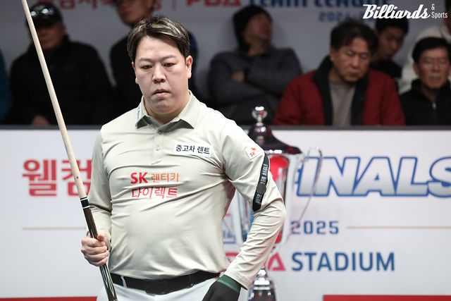 SK렌터카는 주장 강동궁이 3세트에서 역전패를 당해 세트스코어 1-2로 끌려갔다.&nbsp;&nbsp;