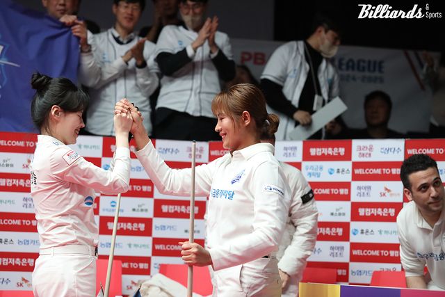 우리금융캐피탈은 2세트 여자복식에서 스롱 피아비-서한솔이 승리를 거두며 세트스코어 2-0으로 앞섰다.