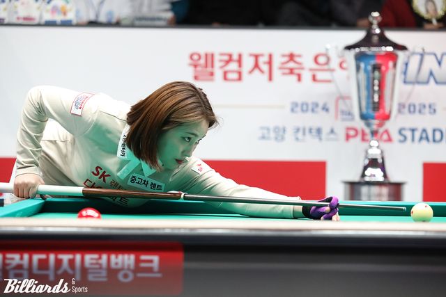 2세트 여자복식과 6세트 여자단식에 출전하는 SK렌터카 강지은.