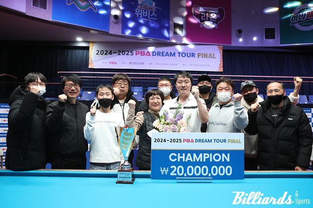 경기장을 찾아 응원해준 가족과 지인들. 김태호2의 옆이 모친 이명숙 씨.