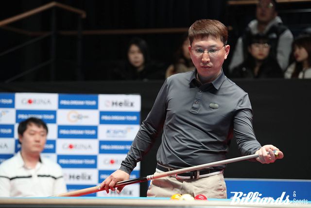 김태호2와 결승전에서 대결하고 있는 김성민2