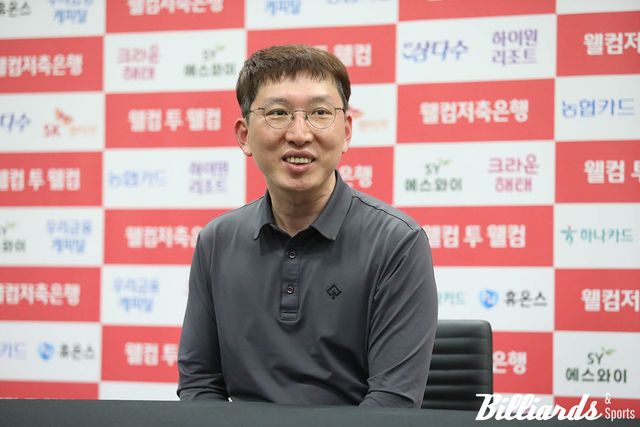 경기 후 기자들과 인터뷰 중인 김성민2