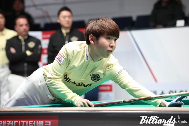 5세트에서 조재호(NH농협칻)를 꺾고 승리한 모리 유스케(에스와이)