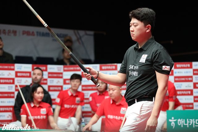 김영원과 1세트 남자복식에서 맞붙는 8차 투어 우승자 조건휘(SK렌터카).