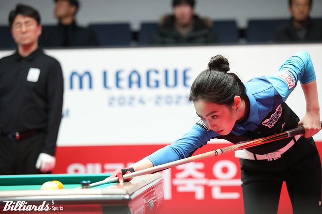 4세트 혼합복식에서 역전 끝내기 뱅크샷을 성공시킨 휴온스 차유람.