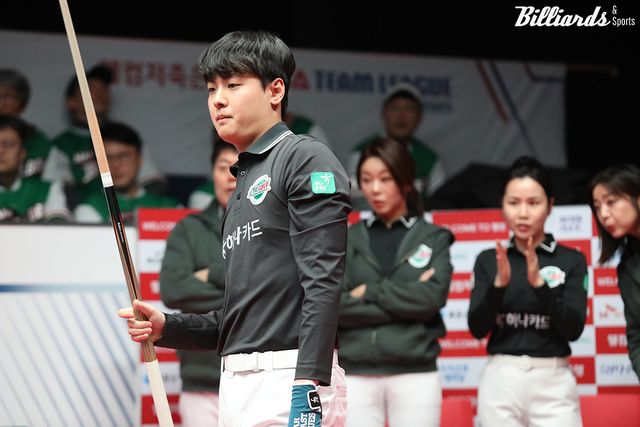 3세트에서 세트포인트를 마무리하지 못해 뼈아픈 패배를 당한 신정주(하나카드).