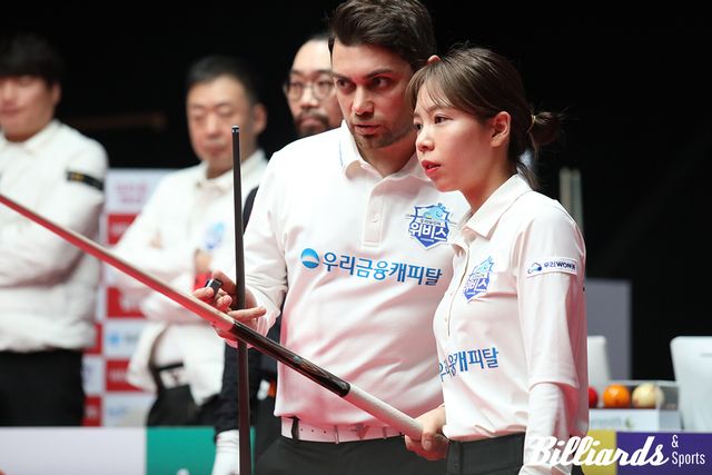 4세트 혼합복식에서 승리한 잔 차파크-김민영(우리금융캐피탈).