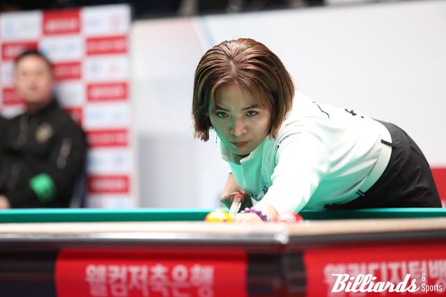 스롱 피아비(우리금융캐피탈)가 한지은과 2, 6세트에서 만나 2세트는 1점 차로 패했으나 6세트에 승리하며 팀 승리를 이끌었다. 사진=고양/이용휘 기자