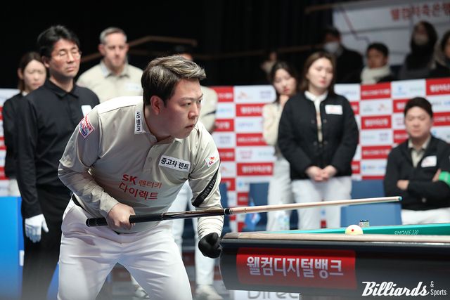 SK렌터카가 주장 강동궁의 극적인 3세트 역전승에 힘입어 세트스코어 4-2로 하나카드를 꺾고 정규리그 종합순위 1위를 수성했다.&nbsp; 사진=고양/이용휘 기자