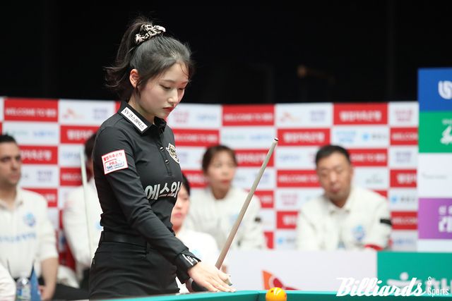 스롱 피아비(우리금융캐피탈)와 2세트와 6세트에서 대결한 한지은(에스와이).