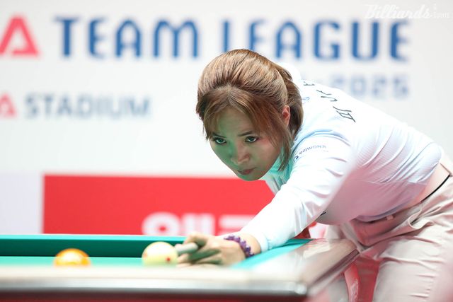 한지은과 5라운드 2일차 경기에서 2세트와 6세트에 대결하는 스롱 피아비(우리금융캐피탈).