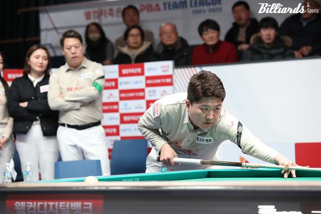 조건휘는 4세트 혼합복식전을 승리로 이끌며 세트스코어 2-2 동점을 만들었다.