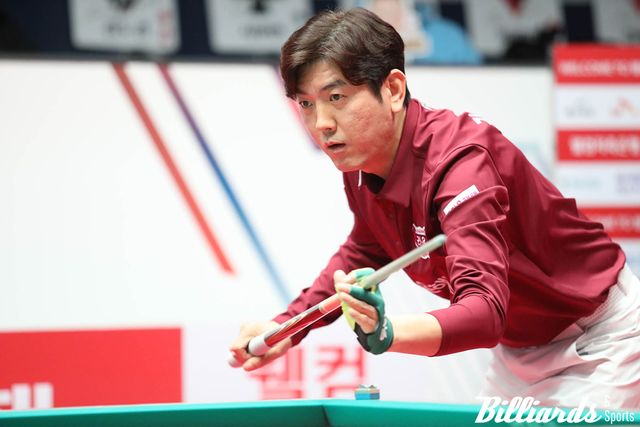 다비드 마르티네스와 호흡을 맞춰 1세트 역전 승리를 거둔 김재근(크라운해태)