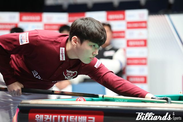 2세트 여자복식에서 3이닝에 하이런 8점을 몰아치며 9:2 승리를 차지한 백민주(크라운해태).