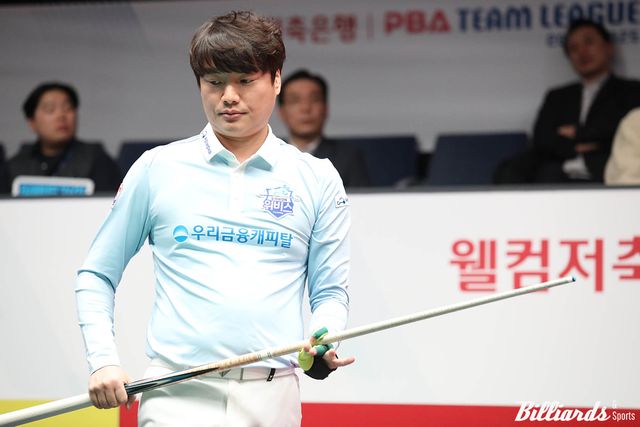 우리금융캐피탈이 NH농협카드를 꺾고 5라운드에서 2연승(1패)을 달렸다. 사진은 두 세트를 따내 승리의 수훈갑이 된 강민구(우리금융캐피탈).&nbsp; 사진=고양/이용휘 기자