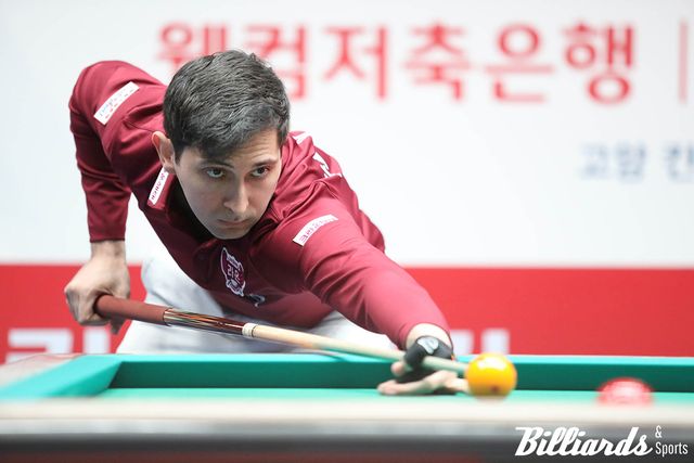 1세트, 3세트에 나서 두 세트 모두 승리한 다비드 마르티네스(크라운해태)