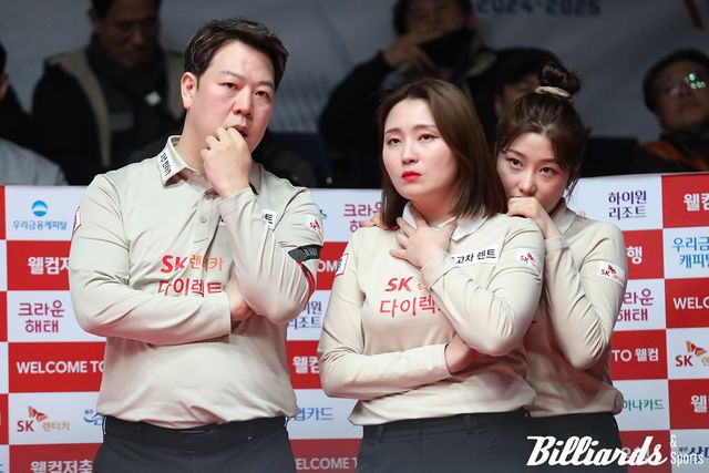 조마조마하게 경기를 지켜보고 있는 강동궁과 강지은, 조예은.