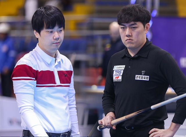 한국의 김행직(왼쪽)과 김준태가 올해 첫 세계당구대회인 '보고타 3쿠션 당구월드컵' 16강에 진출했다.&nbsp; 사진=SOOP 제공