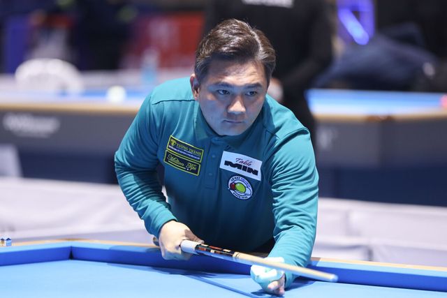 쩐딴룩(베트남)은 롤랑 포르톰(벨기에)을 제압하고 8강에 진출했다.