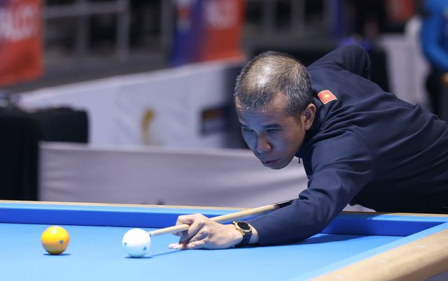 쩐뀌엣찌엔(베트남)이 세계랭킹 1위 딕 야스퍼스(네덜란드)와 2일(한국시간) 새벽 1시에 벌어지는 보고타 3쿠션 당구월드컵 16강전에서 진검승부를 벌인다.&nbsp; 사진=SOOP 제공