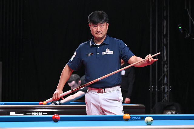 두 경기를 패해 조별리그 탈락이 확정된 이충복.