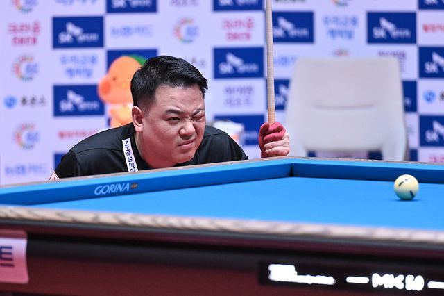 조재호(NH농협카드)는 첫 경기에서 베트남의 응오딘나이(SK렌터카)에게 아깝게 패하며 어려운 승부를 이어가게 됐다.