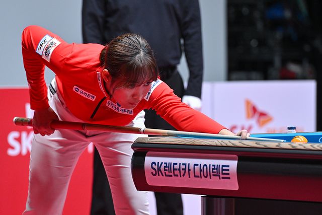 1승 1패가 된 스롱은 13일 조별리그 마지막 경기에서 김민영에게 승리하고, 히가시우치가 정수빈에게 패하면 16강 진출이 확정된다.&nbsp;