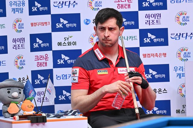 박기호에게 1패를 당한 마르티네스는 레펀스를 꺾고 세트 득실에서 앞서 조 1위에 올랐다.