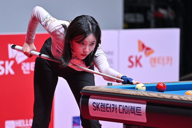 여자 프로당구 'LPBA 여신' 정수빈(NH농협카드)이 11일 열린 월드챔피언십 32강 조별리그에서 승리하며 2승으로 선두에 올랐다.&nbsp; 사진=PBA 제공