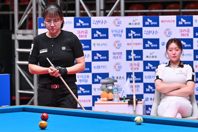 장혜리가 LPBA 월드챔피언십 H조 경기에서 김보미(NH농협카드)와 2승 1패, 세트득실 +1까지 동점이 되면서 애버리지를 앞서며 조 2위로 16강에 진출했다.&nbsp; 사진=PBA 제공&nbsp;&nbsp;