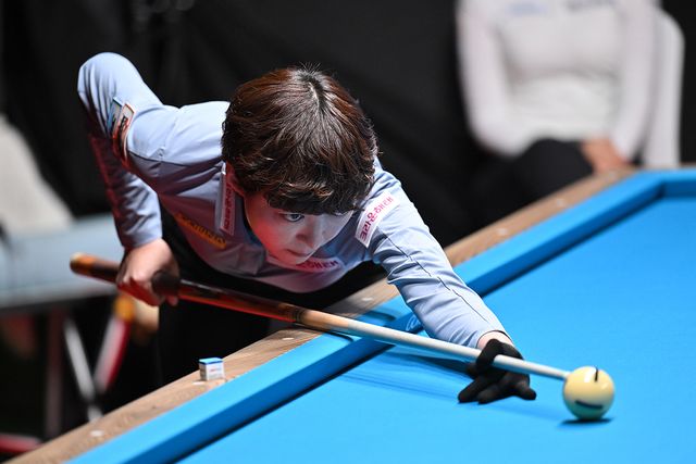 임정숙(크라운해태)은 애버리지 1.467을 기록하며 이우경을 2-0으로 누르고 16강에 진출했다.