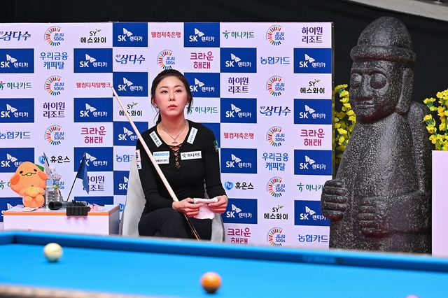 김가영(하나카드)은 마지막 경기에서 패해 211일 동안 계속된 연승 행진이 끝났으나, 조별리그를 2승 1패로 통과해 16강에서 장혜리와 8강행을 다툰다.